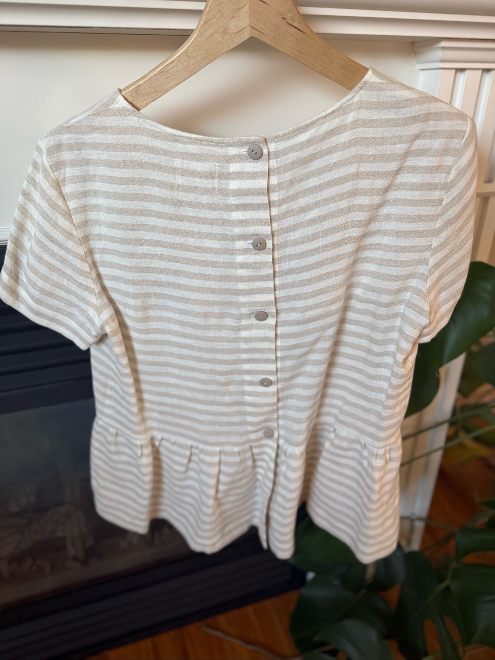 OFFON Clothing medium weight linen beige white striped top ruffle blouse size M - Picture 7 of 7
